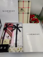 بكج هدية بربري : شماغ بربري قماش جيفنشي كبك عادي