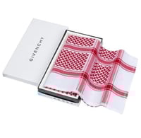 عرض مؤقت شماغ جيفنشي واحد عليك وثنين علينا