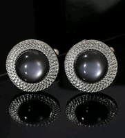 كبك فضي على اسود شكل دائري