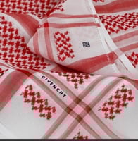 عرض مؤقت شماغ جيفنشي واحد عليك وثنين علينا