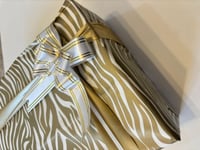 تغليف ورقي و شريطة وكرت نفس الصورة