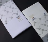 قماش فرزا تشي ابيض او كريمي نص واقف