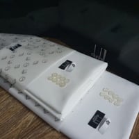 باقة النخبة - 4 قطع قماش أبيض وكريمي فاخر