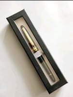قلم جاف اسود على ذهبي