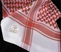 شماغ قوتشي كلاسيك 2025 الجديد احمر غامق