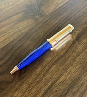 قلم لون روز قولد على ازرق جامبو مستوحى من كارتير