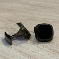 كبك دايموند فضي غامق على اسود شكل مربع