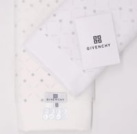 عرض شهر الخير بكج شماغ جيفنشي ابيض + قماش جيفنشي ا...