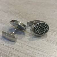 كبك دايموند فضي على اسود شكل دائري