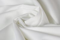 أقمشة ثوب المستشار واقف ابيض او كريمي