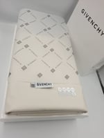 قماش جيفنشي صيفي لون سوبر لايت سلفر