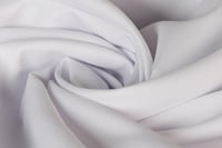 قماش نيوم ناعم طايح ابيض او كريمي