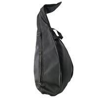 شنطة عود للتنقل من الجلد