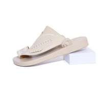 حذاء شرقي طبي