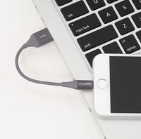 كيبل ايفون من شركه امازون بطول 10 سم باللون الاسود