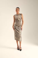 فستان بنقشة جلد الأفعى