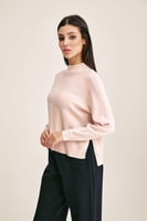 بلوزة محبوكة بياقة عالية