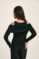 بلوزة بلا أكتاف مزينة بالكريستال