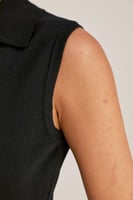 فستان مقلم بتفاصيل لامعة