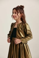 جاكيت لامع بحواف كشكش