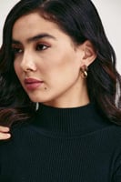 حلق مُرصع بتصميم سلسلة