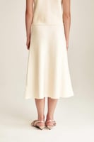 تتورة محبوكة بورود بارزة