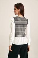 قميص بتفاصيل محبوكة مقلمة