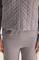 جاكيت محبوك بلا أكمام