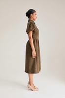 فستان شامواة بأكمام منفوخة