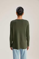 بلوزة محبوكة بأكمام ضيقة