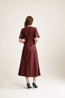 فستان جلد بأكمام قصيرة