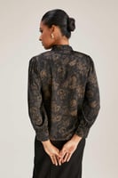 قميص مورد بياقة بربطة