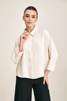 قميص سادة بقصة واسعة