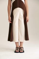 بنطلون ميدي بأرجل واسعة