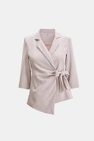 جاكيت برباط مزين بطيات