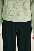 كنزة بورود بارزة