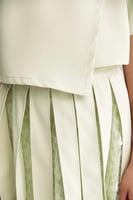 بلوزة بأكمام قصيرة