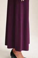 تنورة بقصة واسعة من أسفل