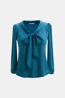 بلوزة بياقة بربطة