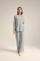 بنطلون واسع بنقوش هندسية