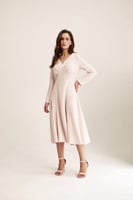 فستان بتفاصيل مزمومة بلمعة