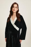 بلوزة مخمل بكشكش