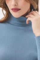 بلوزة بيسك بياقة عالية