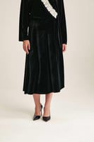 تنورة مخمل بقصة كلوش