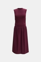 فستان بتفاصيل مزمومة