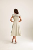 فستان بياقة طبقات لامعة