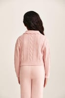 بلوزة محبوكة بياقة بربطة