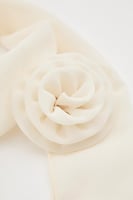 وشاح رقبة مزين بوردة