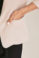 جاكيت بليزر مزين بجيوب