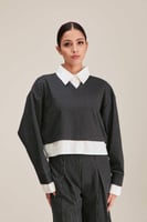 بلوزة مقلمة بقصة فضفاضة